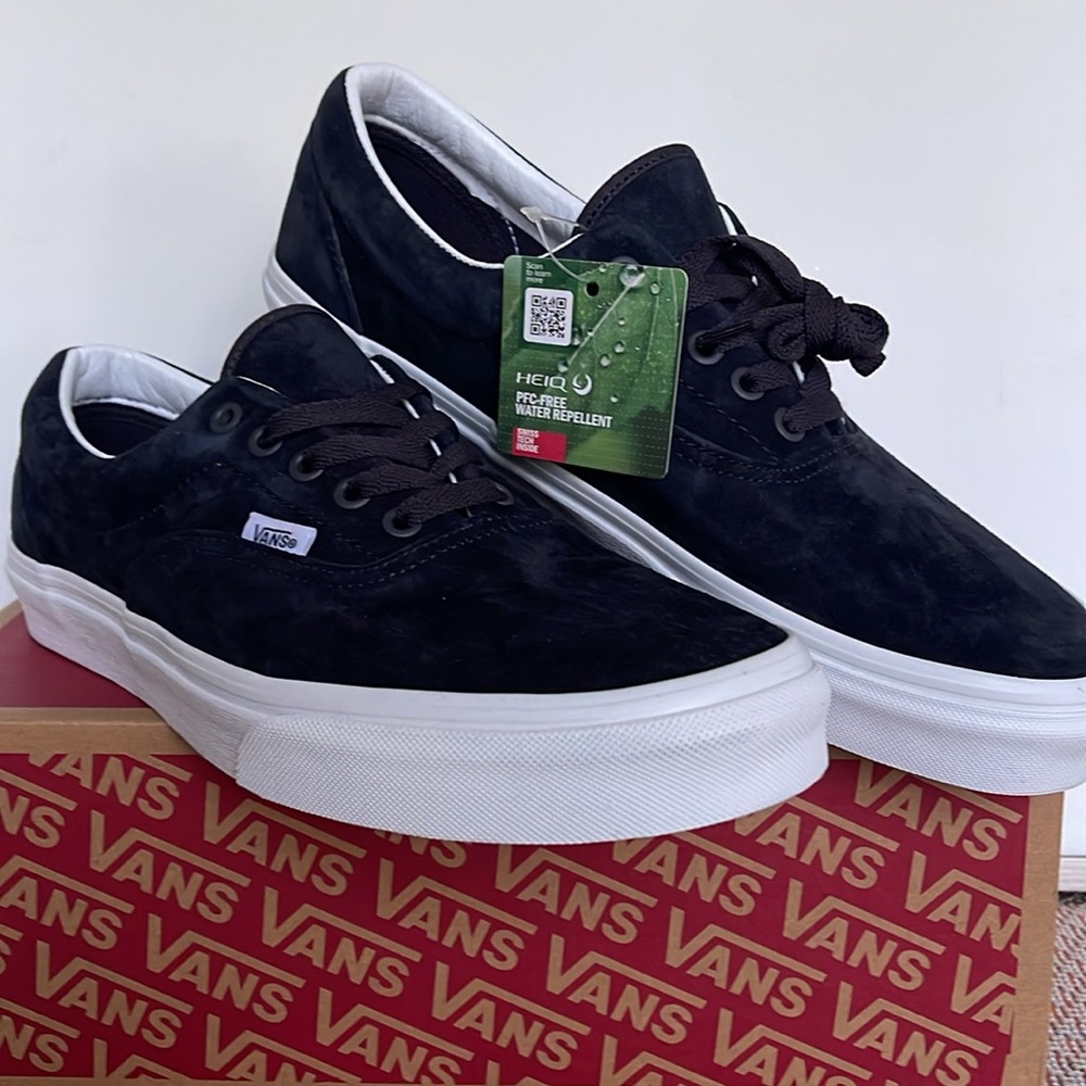 Vans WMNS Era Pig Suede Nine Iron
VN0005UEBYD
Sneakers - Picture 5 of 16